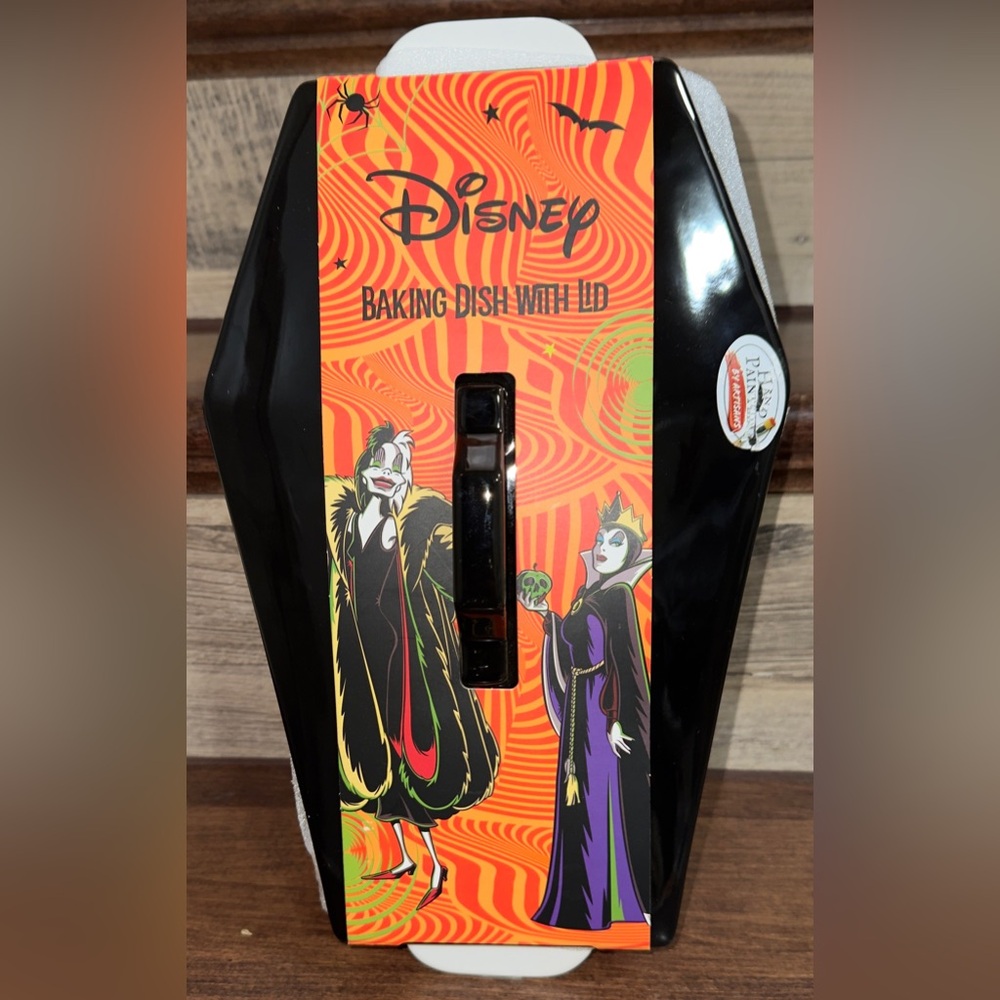 Super Cute 🥰 Disney Villains Halloween Coffin Baking Casserole  🥘 Dish With Lid